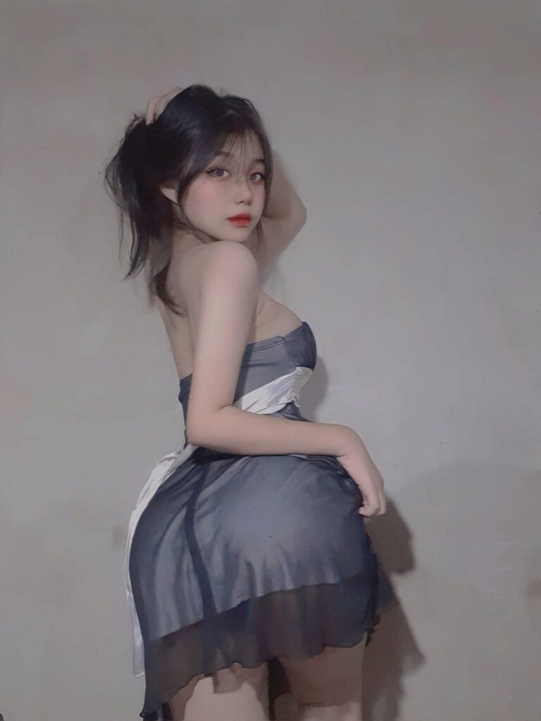 Gái Xinh Váy Ngắn Xu Hướng Thời Trang Trẻ Trung Và Các Tranh Cãi Không Ngừng Nghỉ